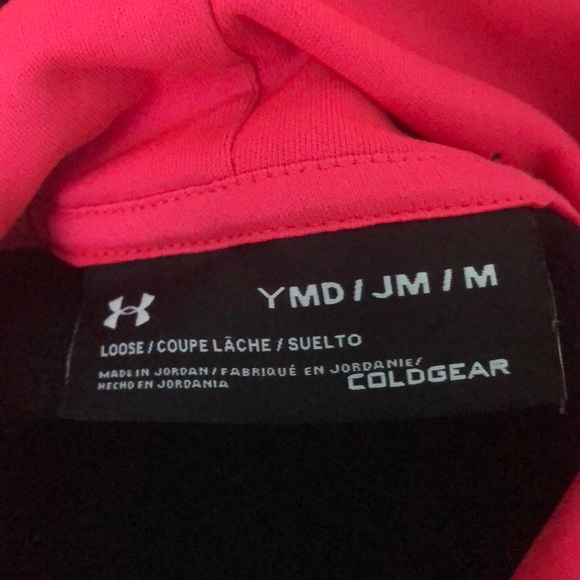 Cute girl under armour sweater !! - Picture 4 of 4